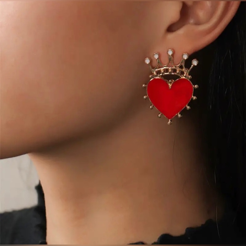 ❤️👑 Red and Gold Queen of Hearts Stud Earrings - Picture 2 of 7